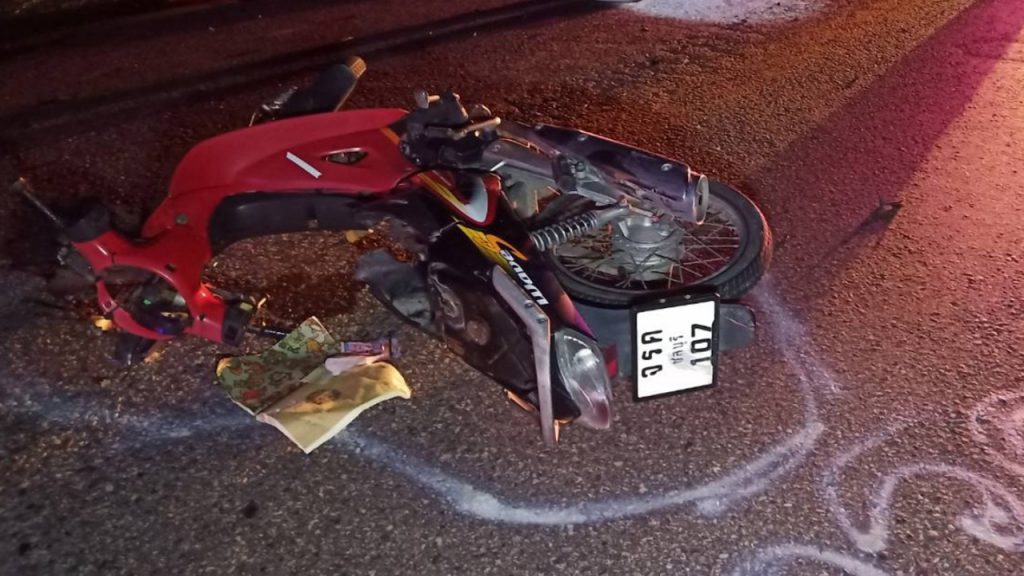 เก๋งชนสนั่น จยย.ซ้อน 3 พุ่งออกซอยเบรกไม่อยู่เสยร่างกระเด็นตาย 2 สาหัส 1 dFQROr7oWzulq5FZUIExJKr22I7jidRUf97epdgit24cXN4hO9XuHAiN28suLZwskeX.jpg