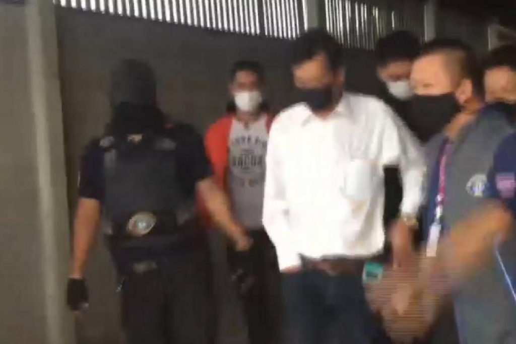 ตร.กองปราบ บุกจับอดีตนายก อบต. ข้อหาร่วมกันเป็นเจ้าพนักงาน เบียดบังทรัพย์และปฏิบัติหน้าที่โดยทุจริต d0b2fed8606874b06074e32989b53f5d6ef9416daa40853864f74ed967f7bbe8.jpg